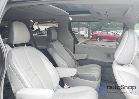 2011 Toyota Sienna Limited z USA, uszkodzony, nr VIN 5TDDK3DC8BS029389